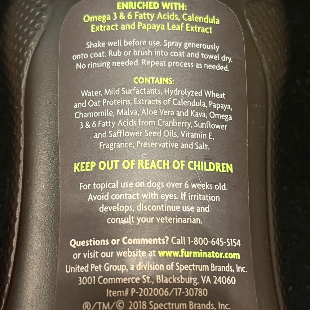FURminator Black and Yellow deShedding Waterless Spray for Dogs - Picture 4 of 11